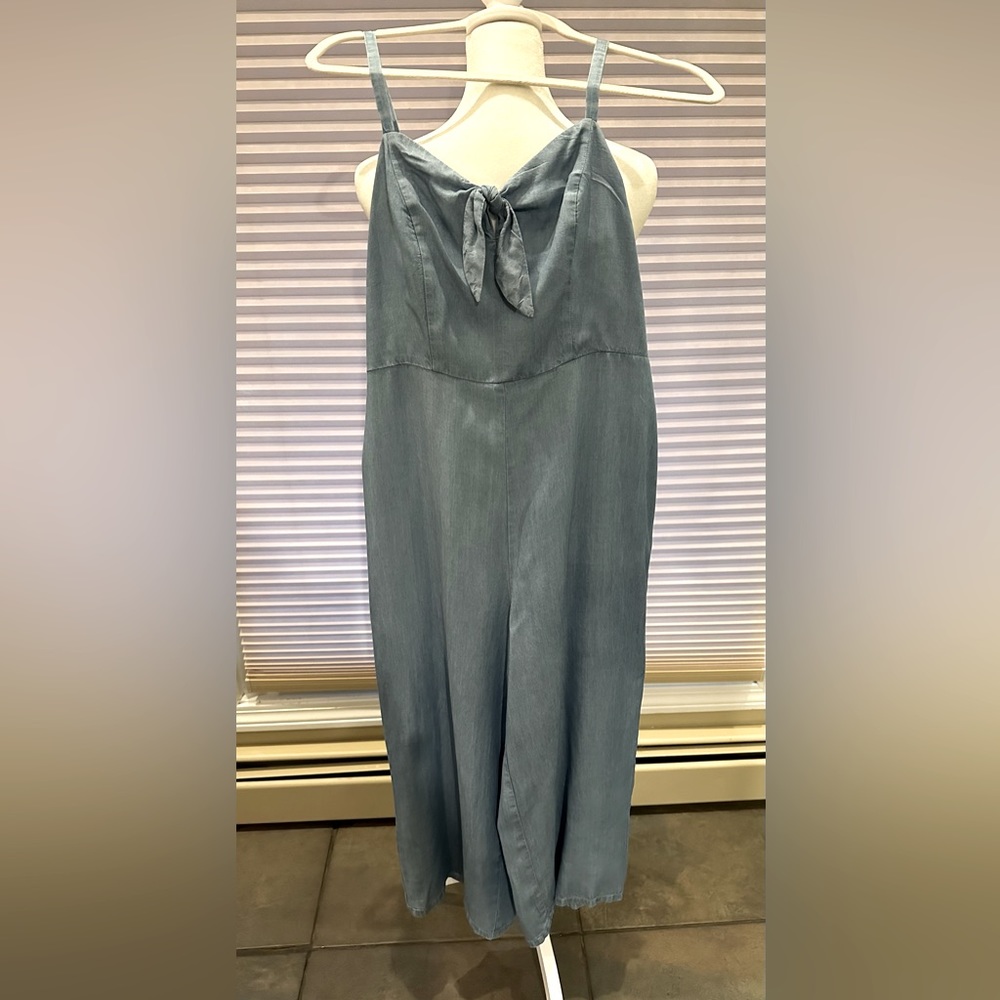 Old Navy ankle length jumpsuit size medium in great condition